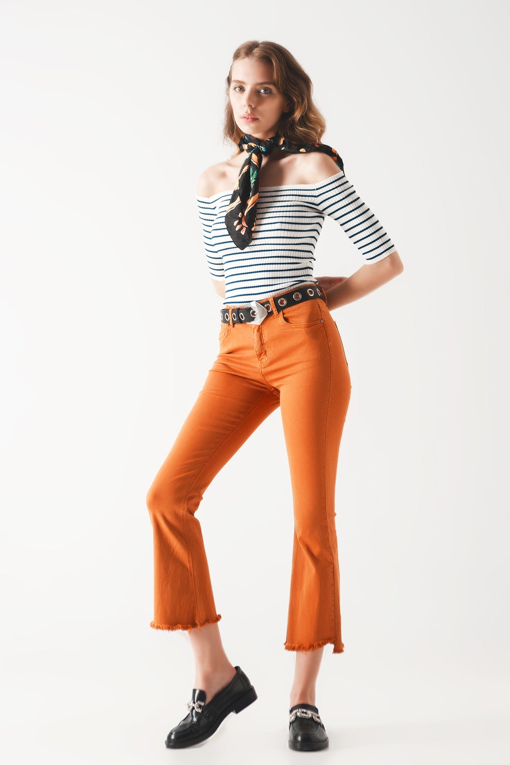 Top azul marino a rayas con escote Bardot Q2