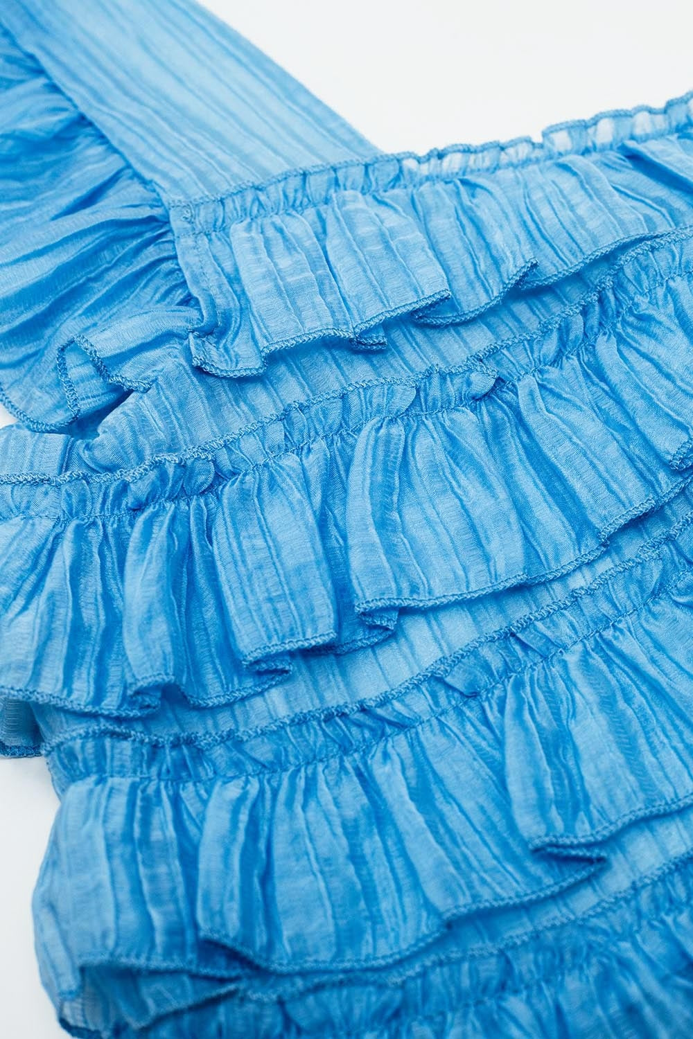 Top azul sin mangas con diseño fruncido Q2