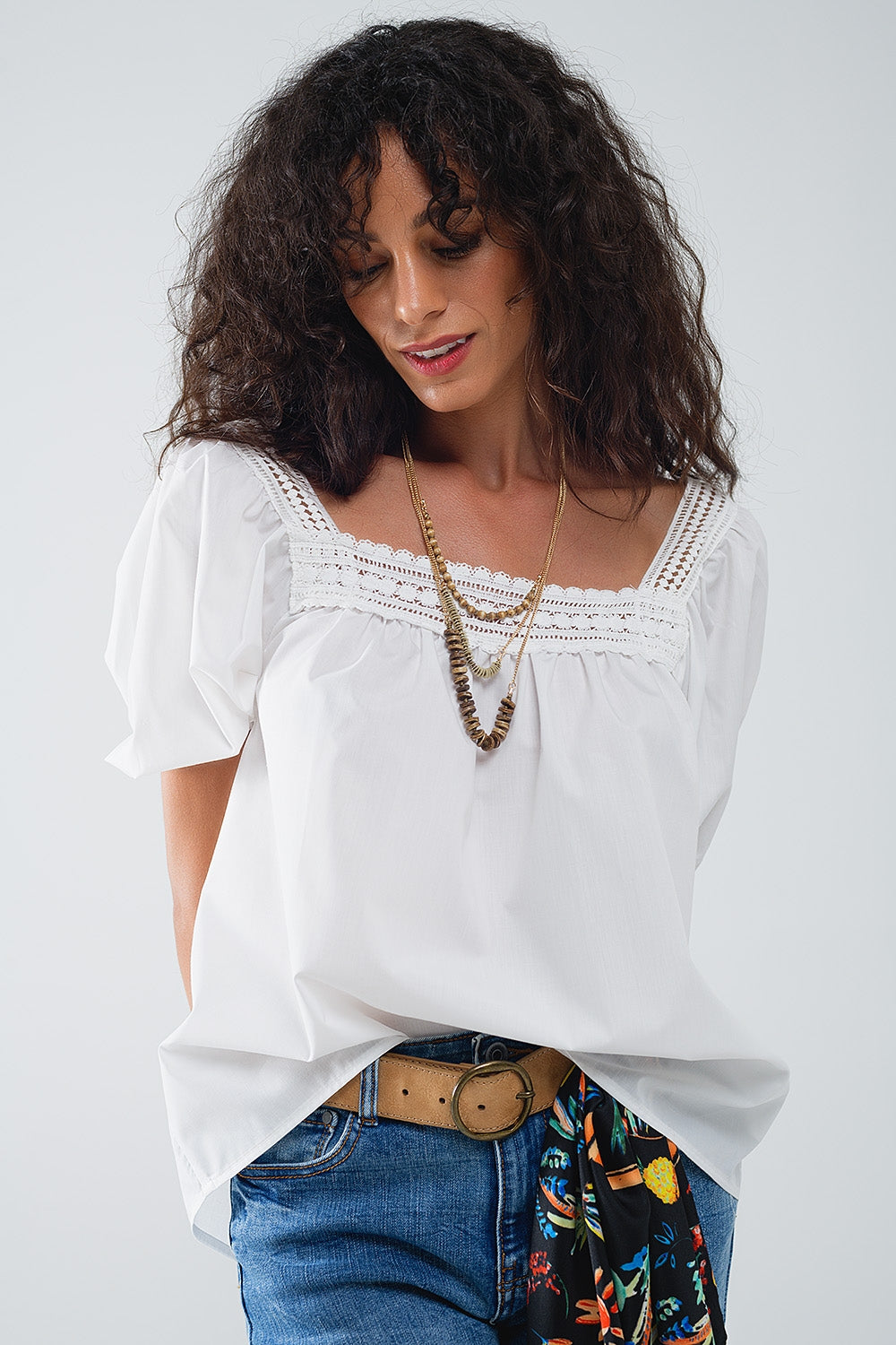 Top Blanco Con Escote Cuadrado Y Mangas Cortas Q2