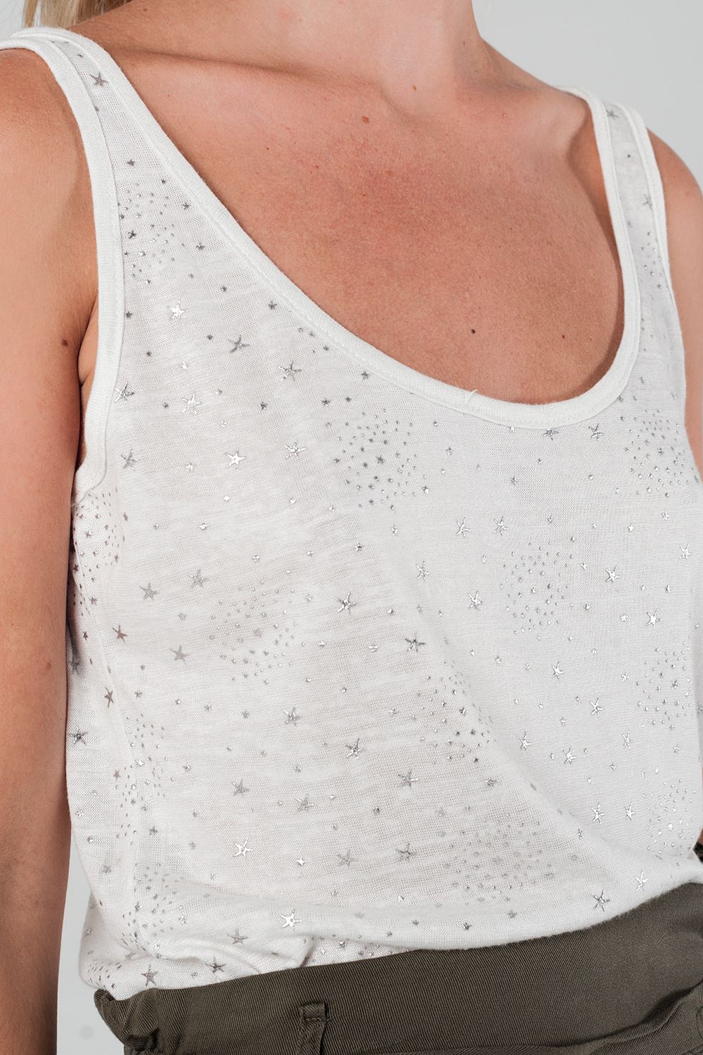 Top blanco con estampado de estrellas en plata Q2