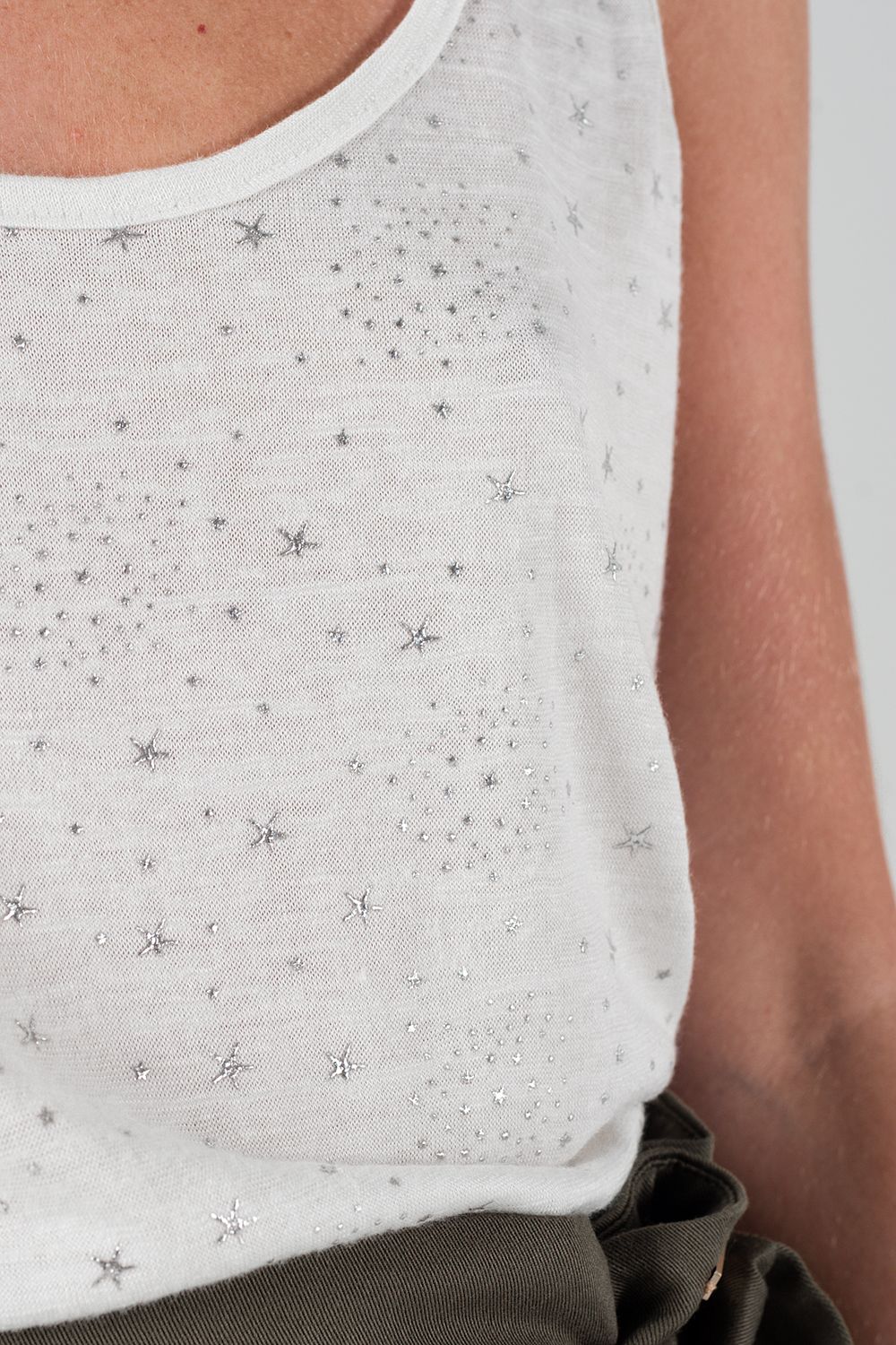 Top blanco con estampado de estrellas en plata Q2