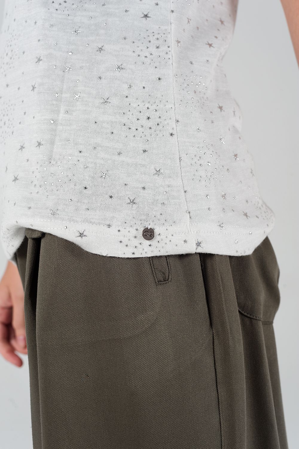 Top blanco con estampado de estrellas en plata Q2