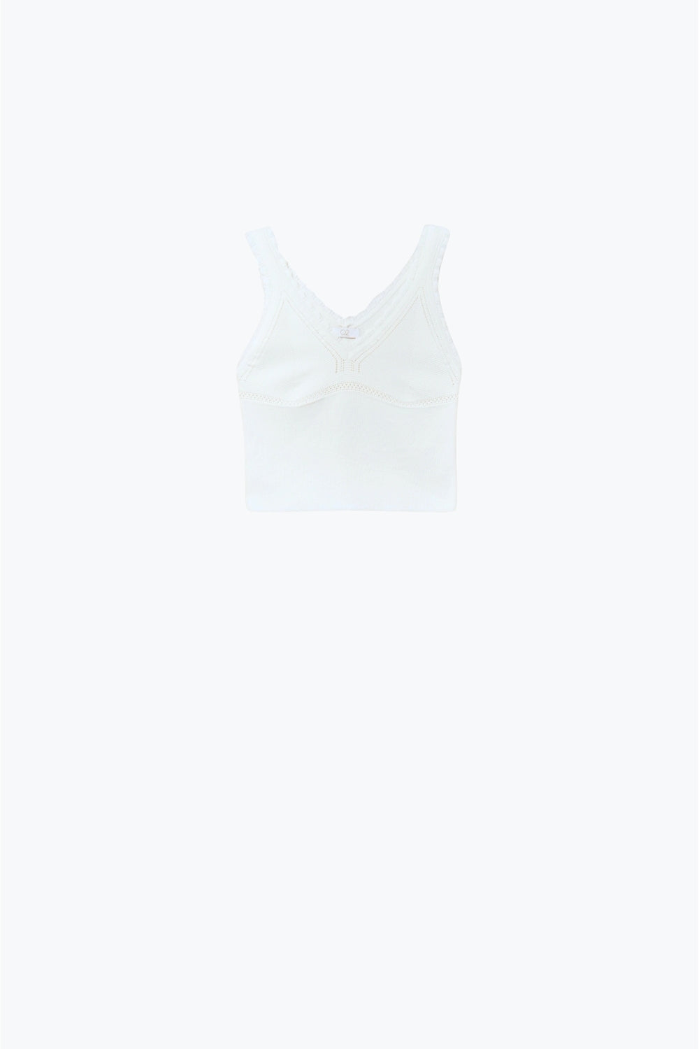 Q2 Top blanco de punto con cuello en V y bordes festoneados