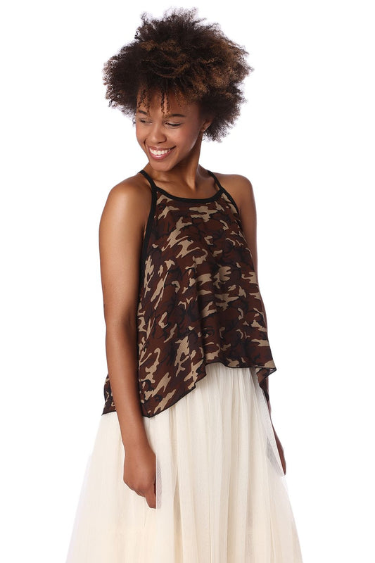 Q2 Top con bajo asimétrico y estampado camuflaje marron