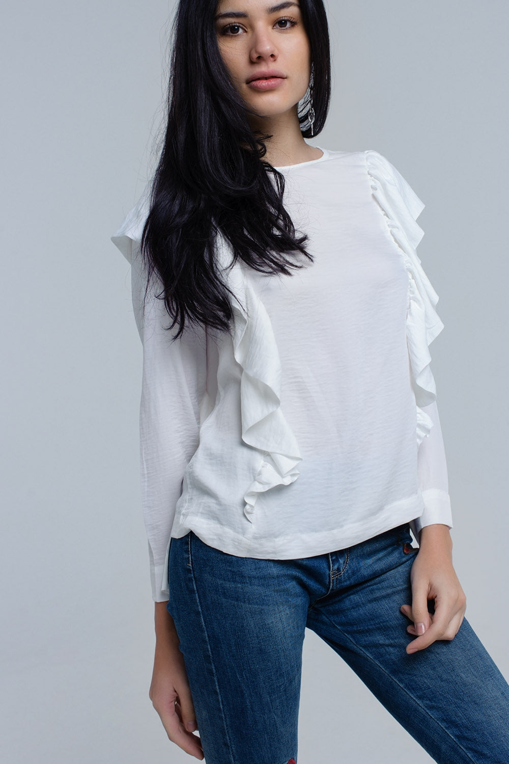 Top con detalle de volantes en crema Q2