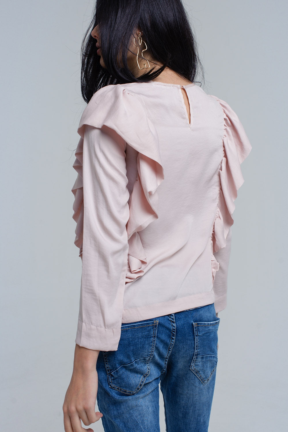 Top con detalle de volantes en rosa palo Q2
