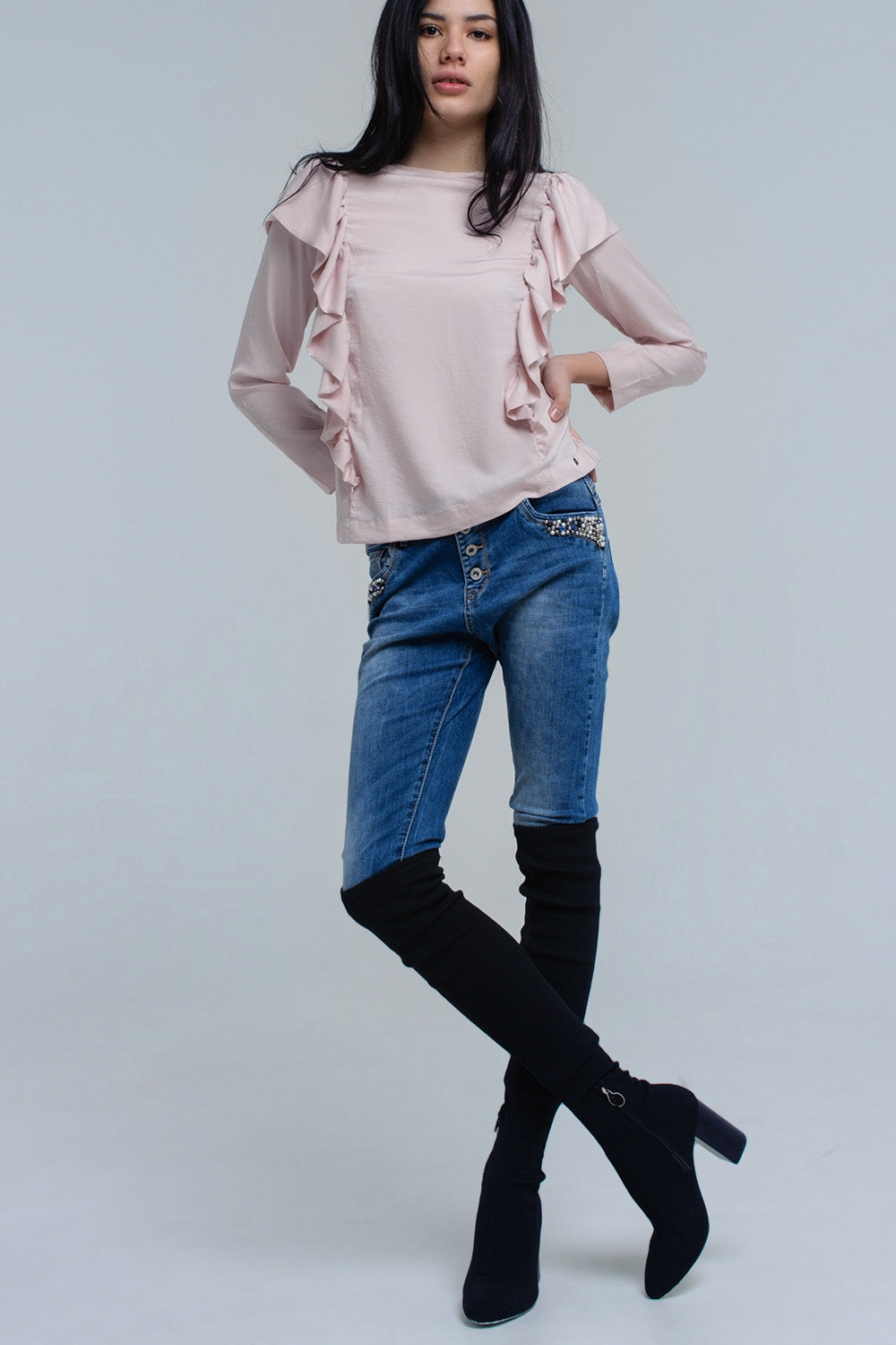 Top con detalle de volantes en rosa palo Q2