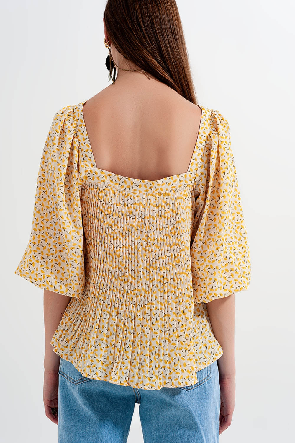 Top con escote cuadrado manga abullonada y estampado floral en amarillo Q2