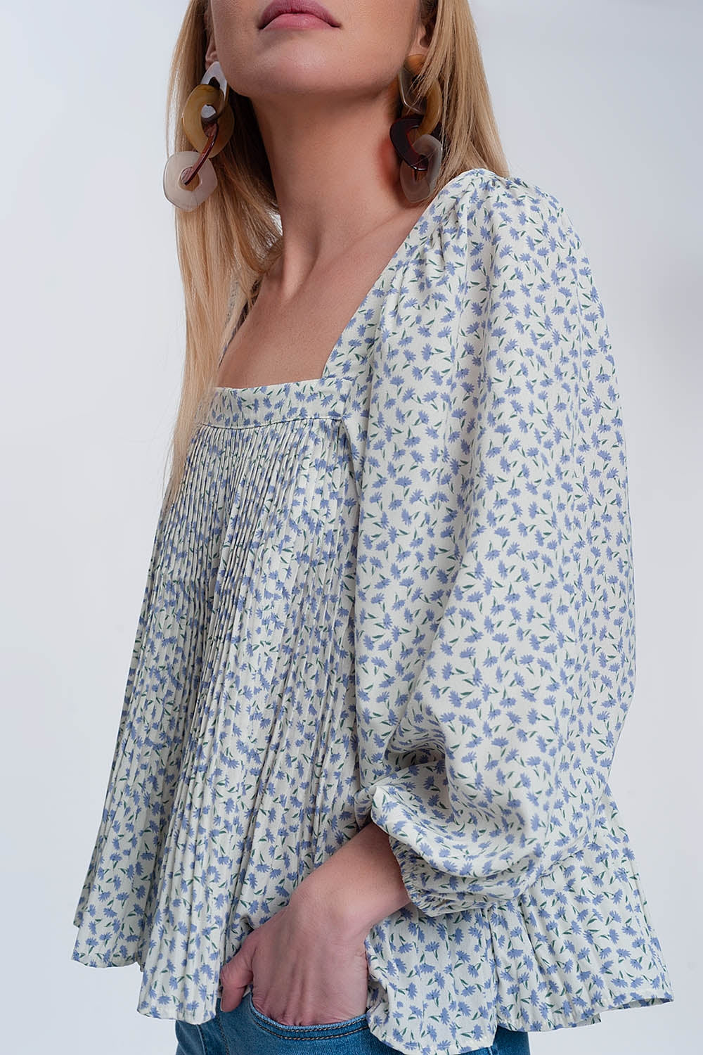 Top con escote cuadrado manga abullonada y estampado floral en azul Q2