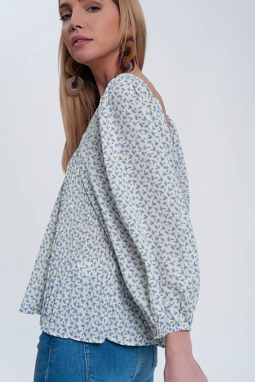 Top con escote cuadrado manga abullonada y estampado floral en azul Q2