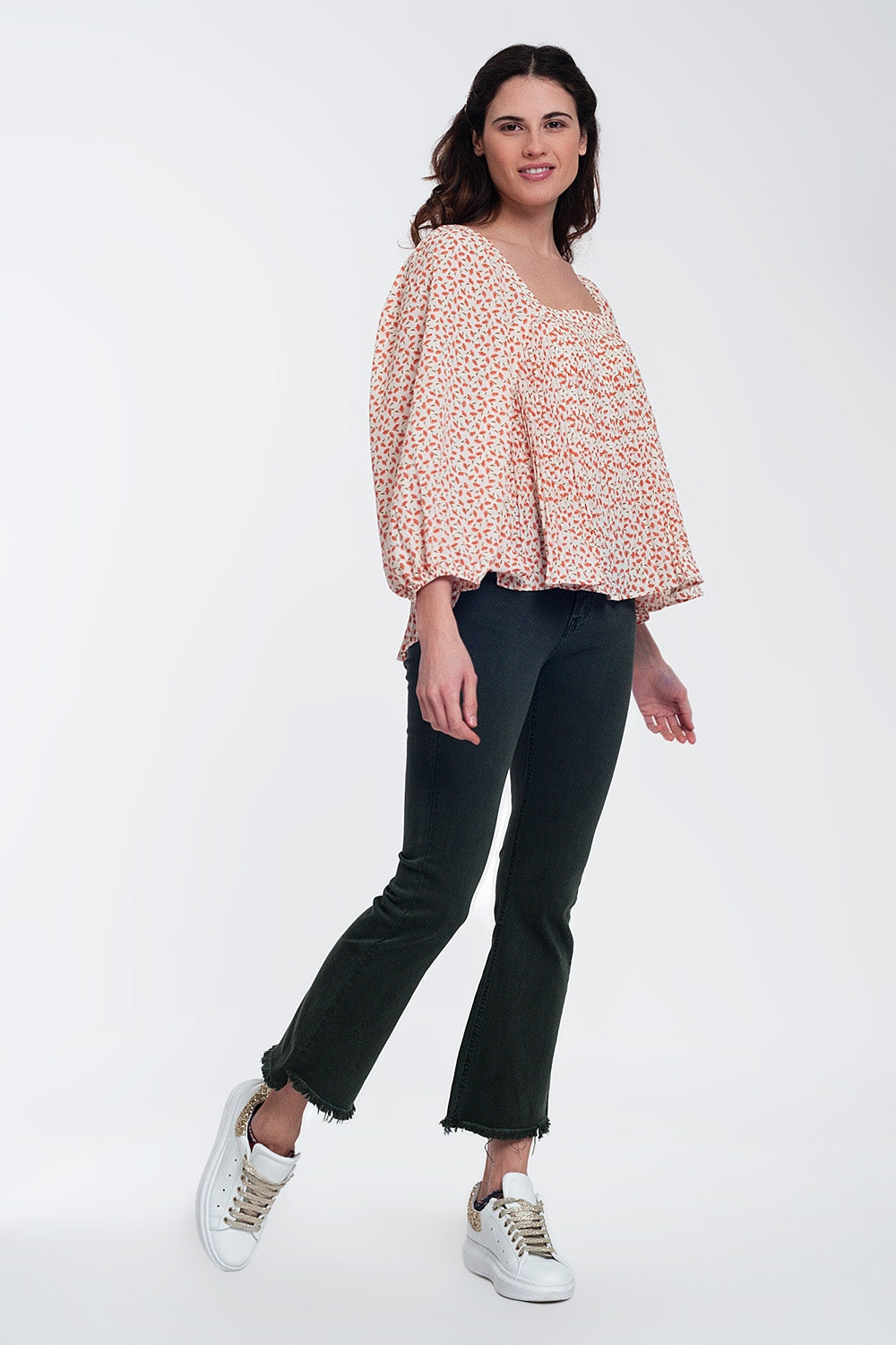 Top con escote cuadrado manga abullonada y estampado floral en coral Q2