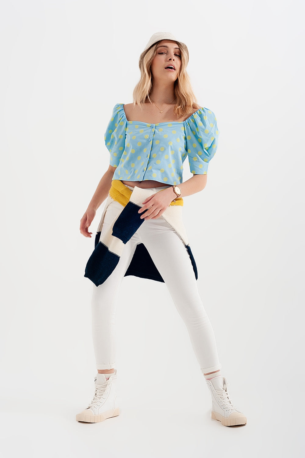 Top con escote cuadrado mangas abullonadas y estampado de lunares azul y verde Q2