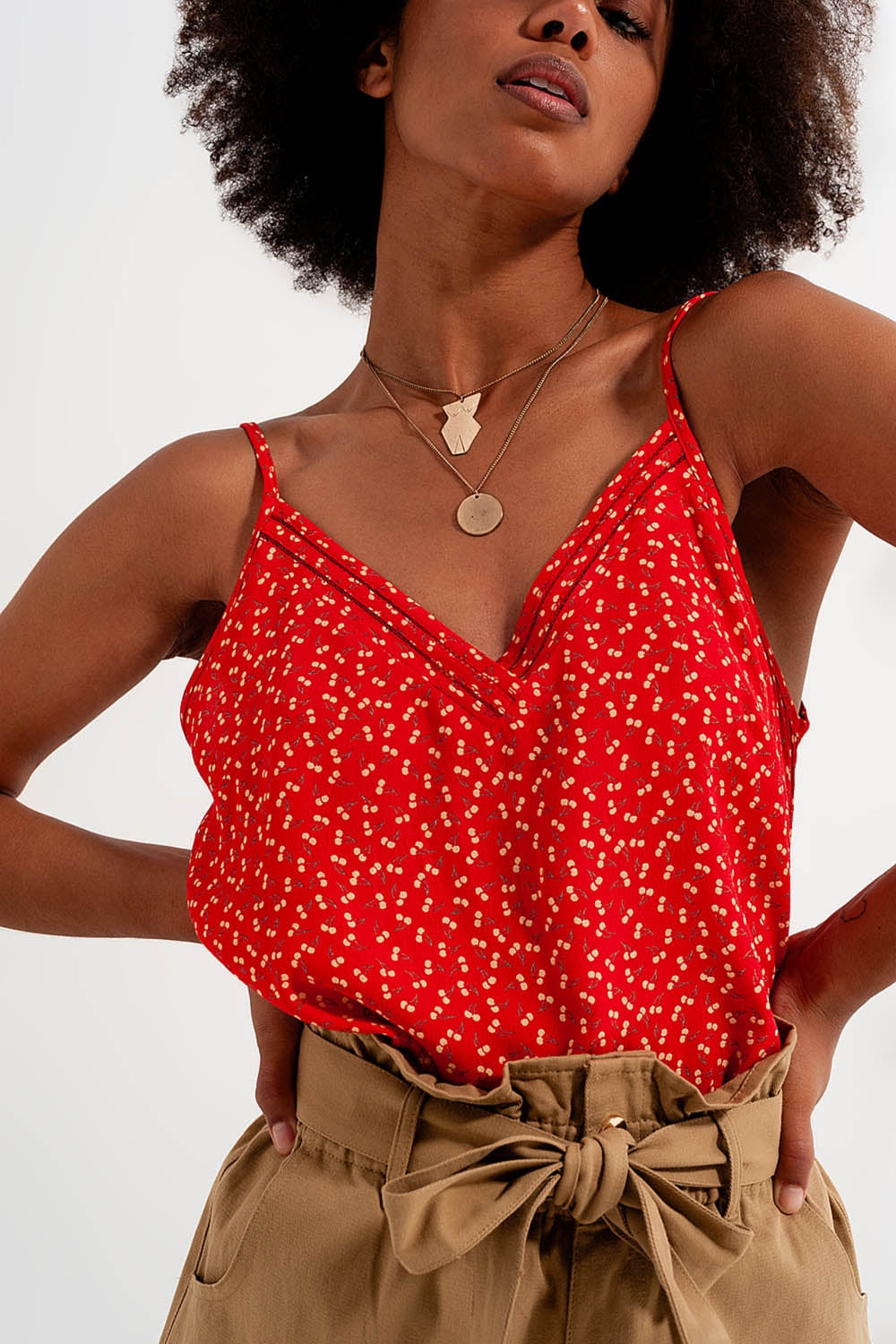 Top con estampado de cerezas en rojo Q2