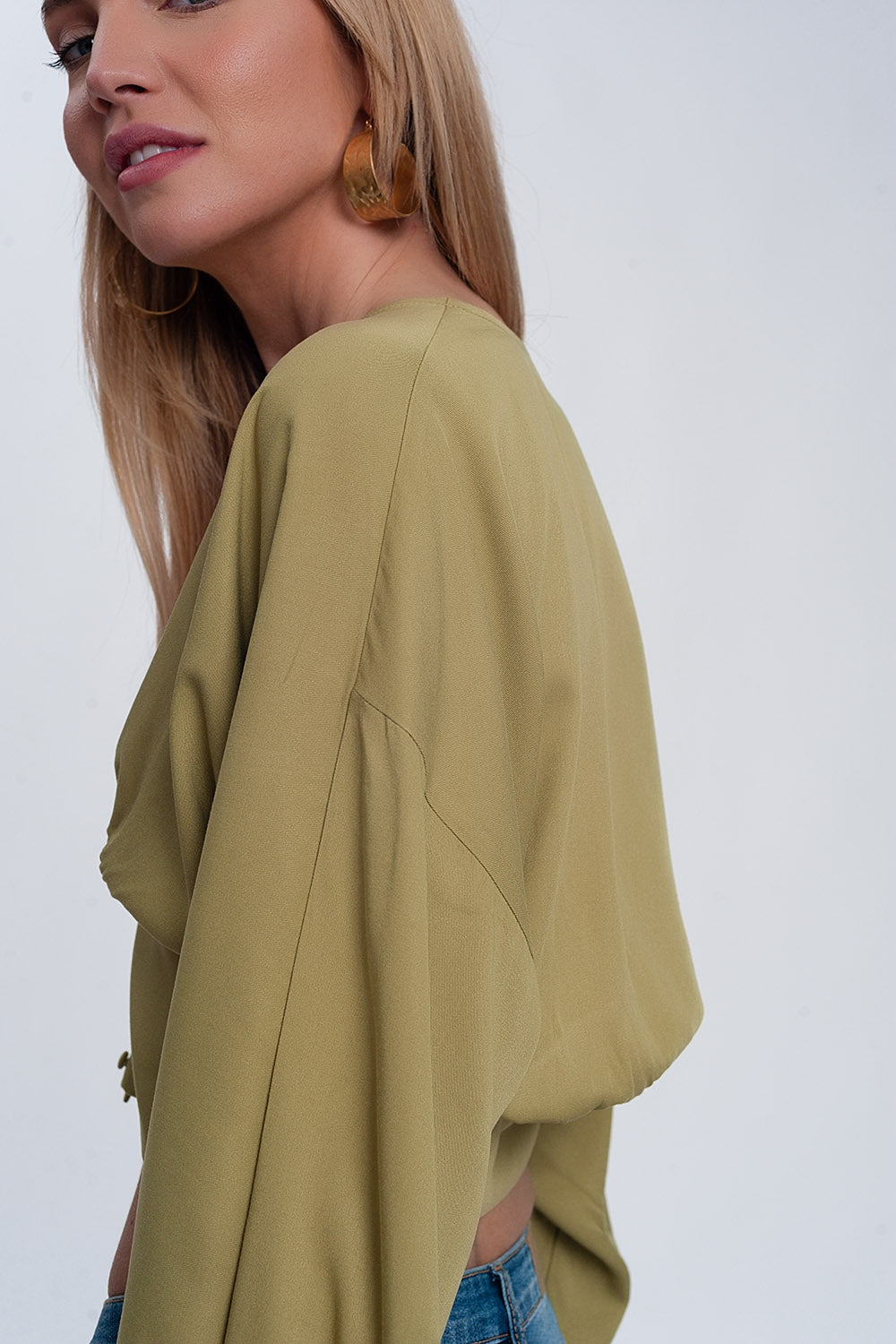 Top con mangas abombadas en verde Q2