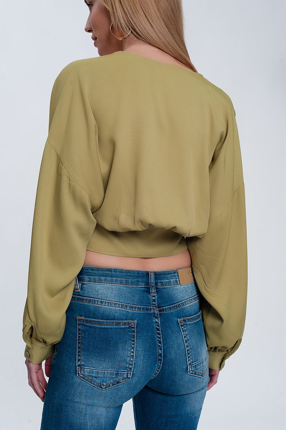 Top con mangas abombadas en verde Q2