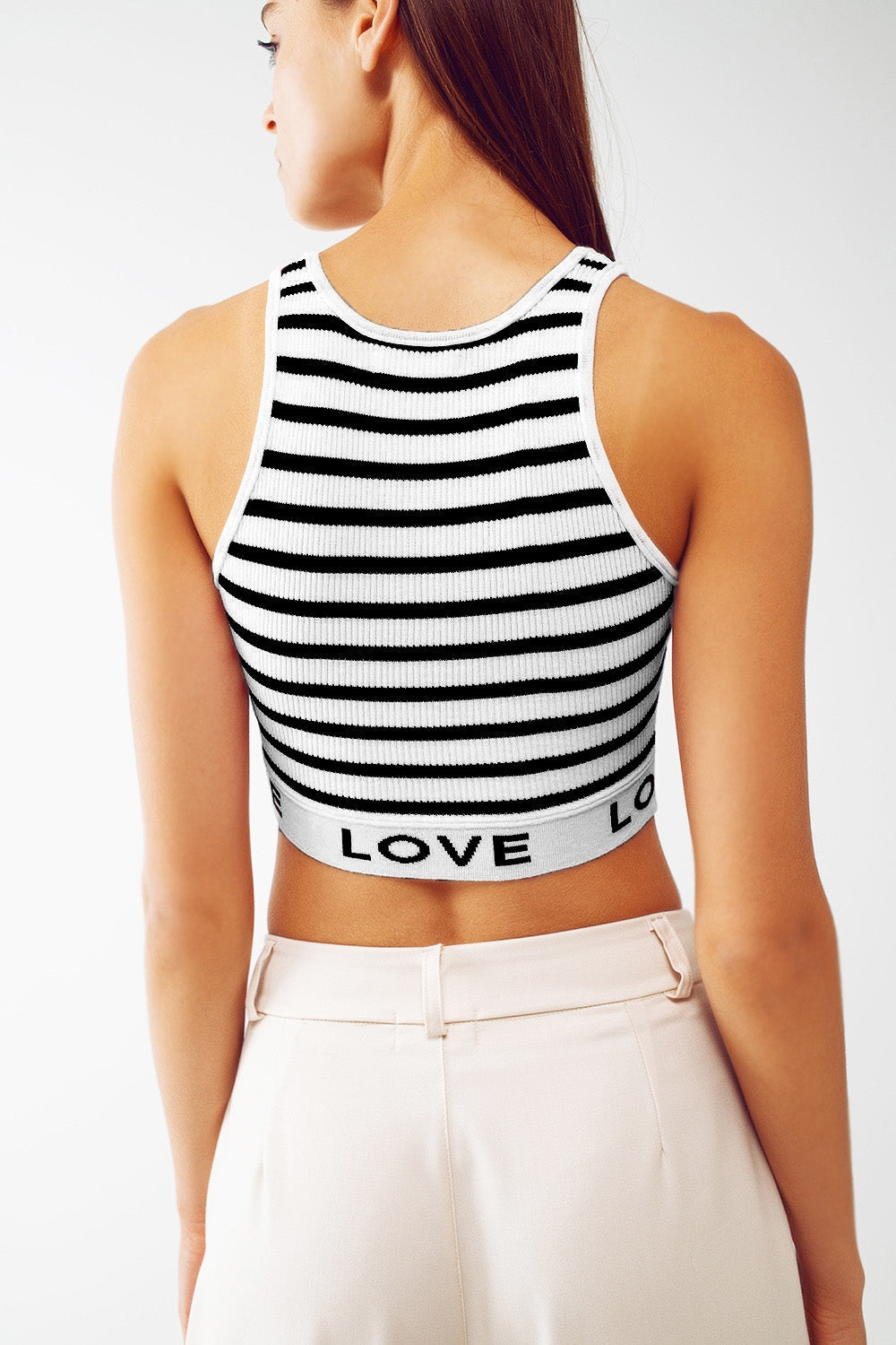 Top corto a rayas con texto de amor en blanco Q2
