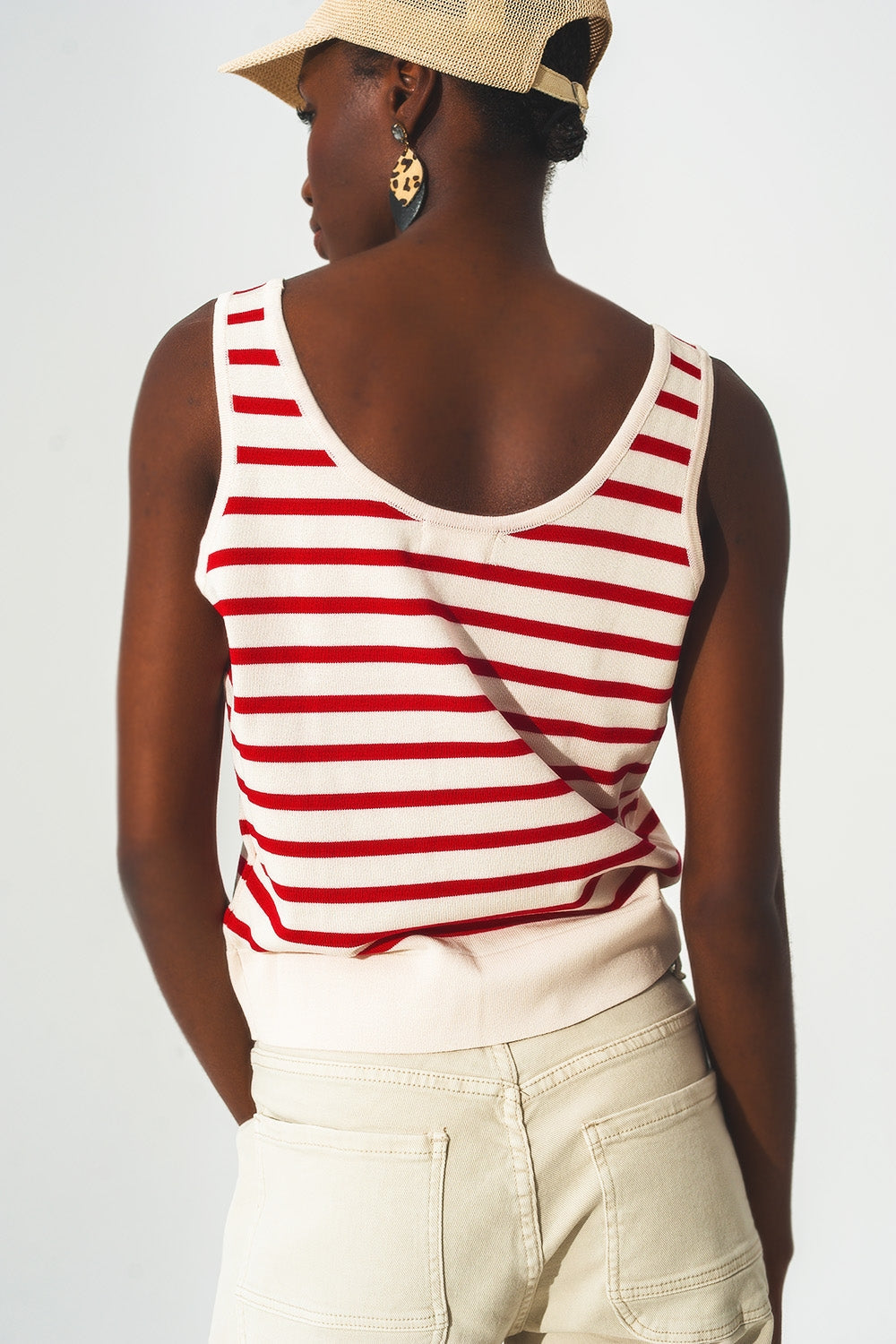 Top corto a rayas en rojo y blanco Q2