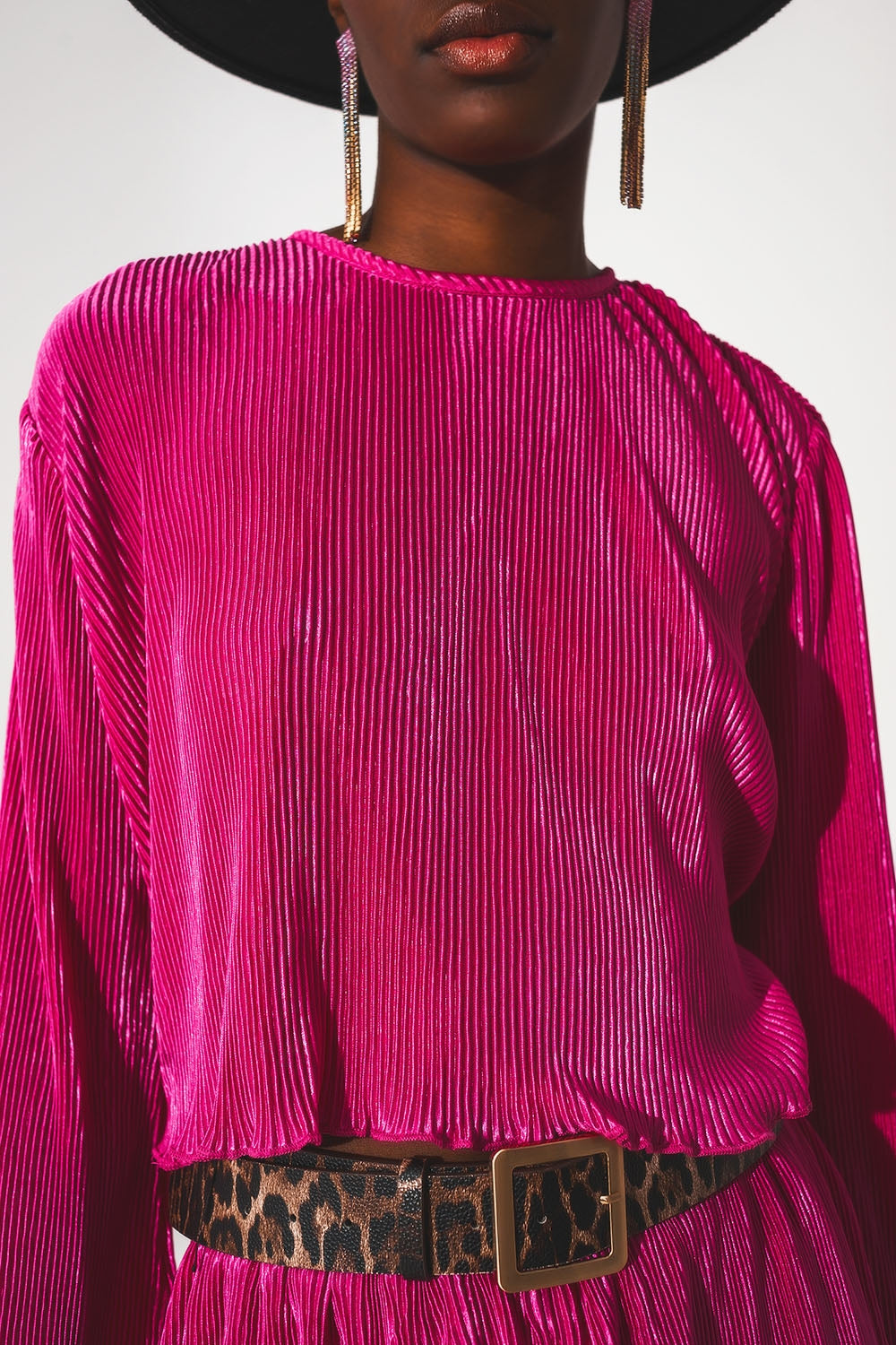 Top corto con cuello redondo plisado en fucsia Q2