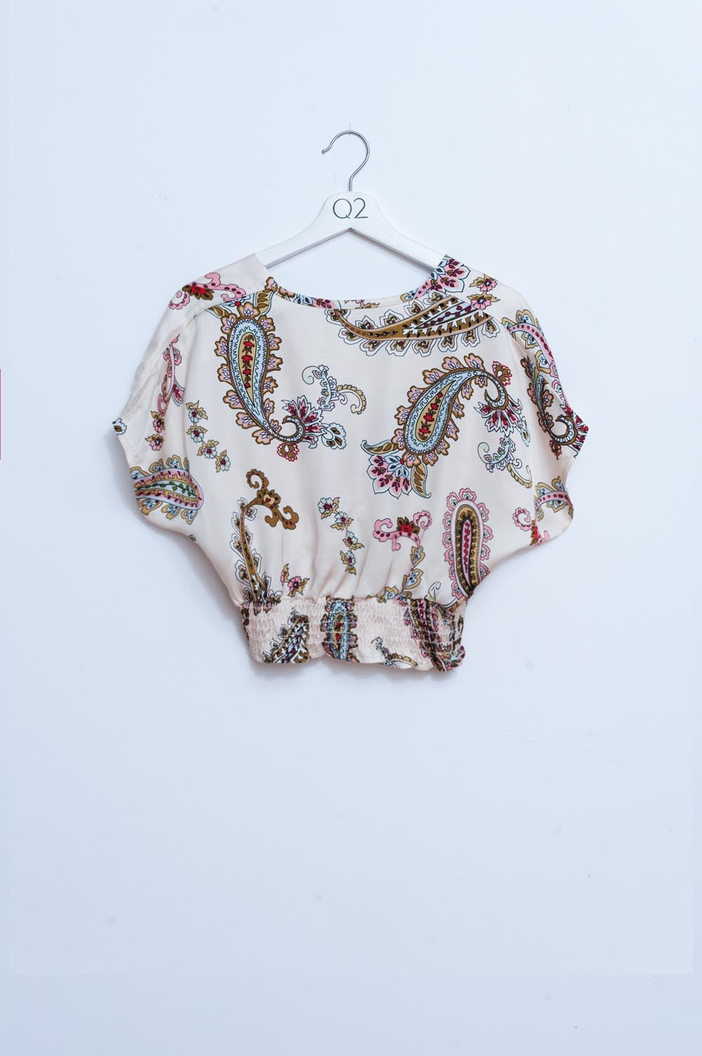 Top corto con estampado paisley Q2