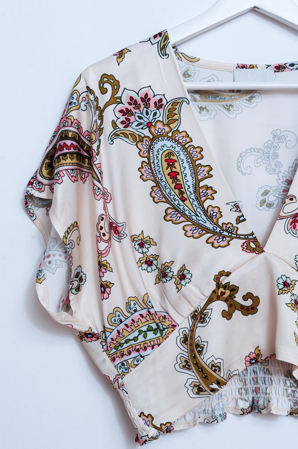 Top corto con estampado paisley Q2