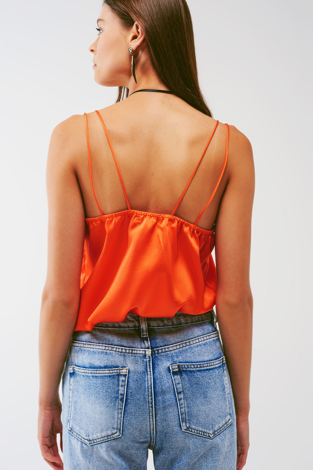Top corto con tirantes finos en naranja Q2