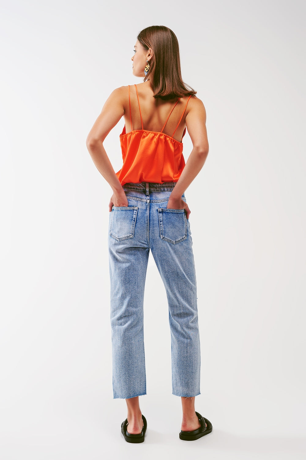 Top corto con tirantes finos en naranja Q2