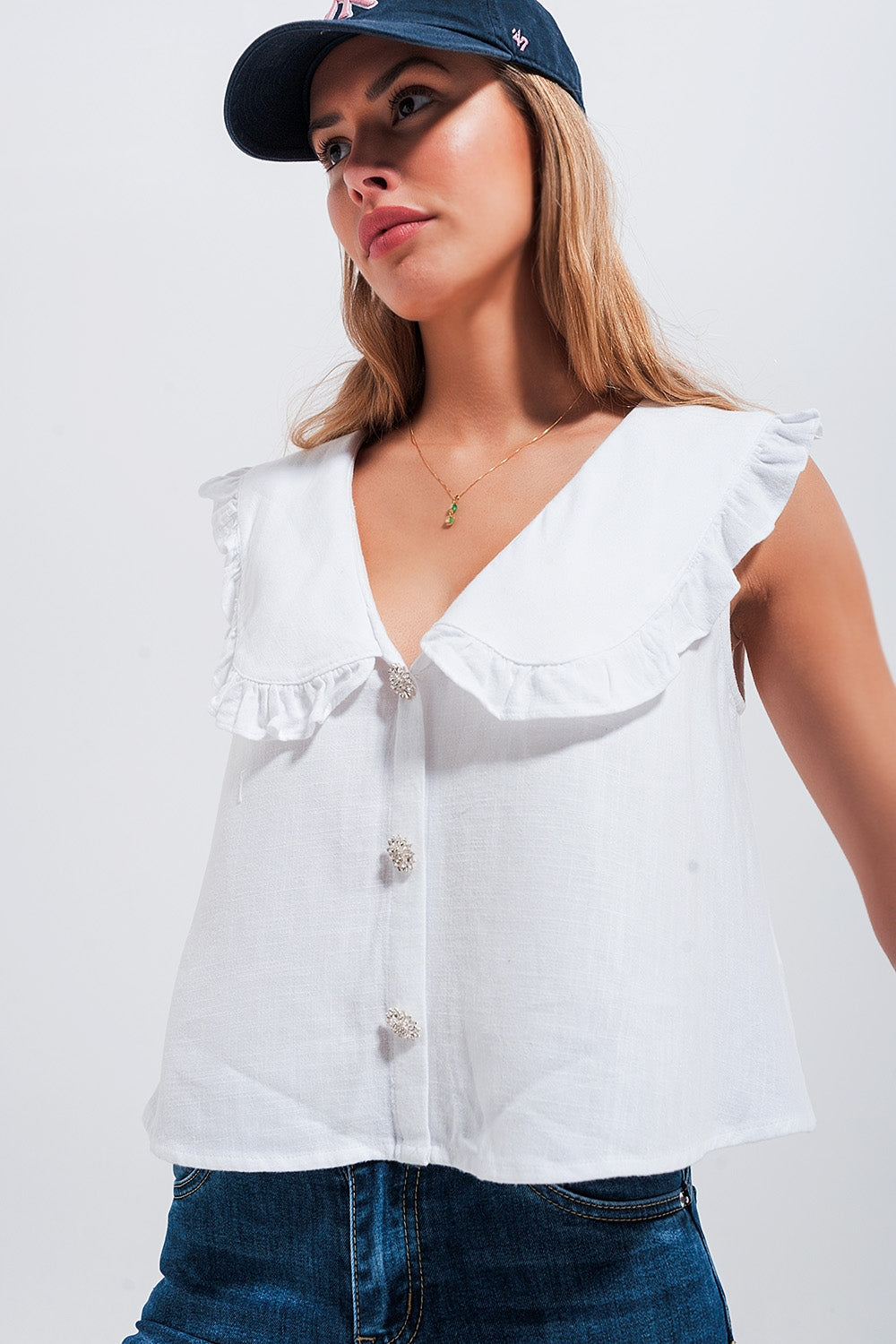 Top corto de corte amplio con cuello tipo babero blanco Q2