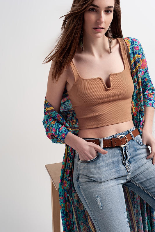 Q2 Top corto en color beige con escote cuadrado de canalé