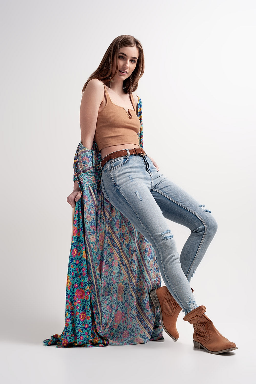 Top corto en color beige con escote cuadrado de canalé Q2