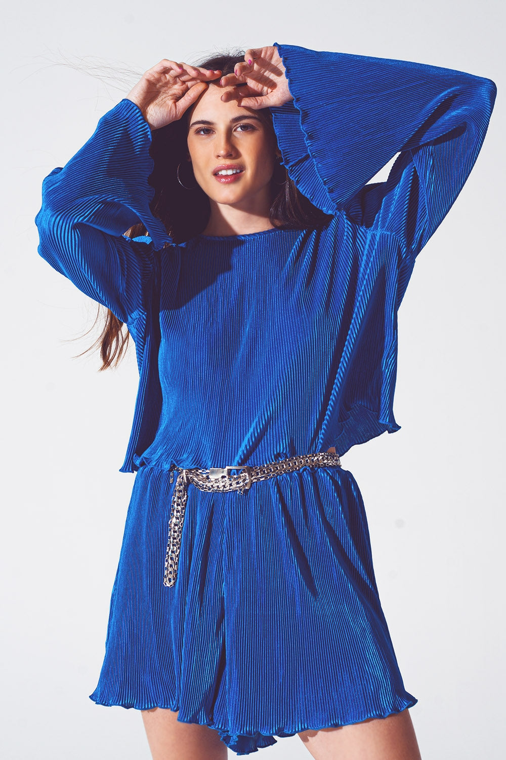 Top corto plisado con cuello redondo en azul Q2