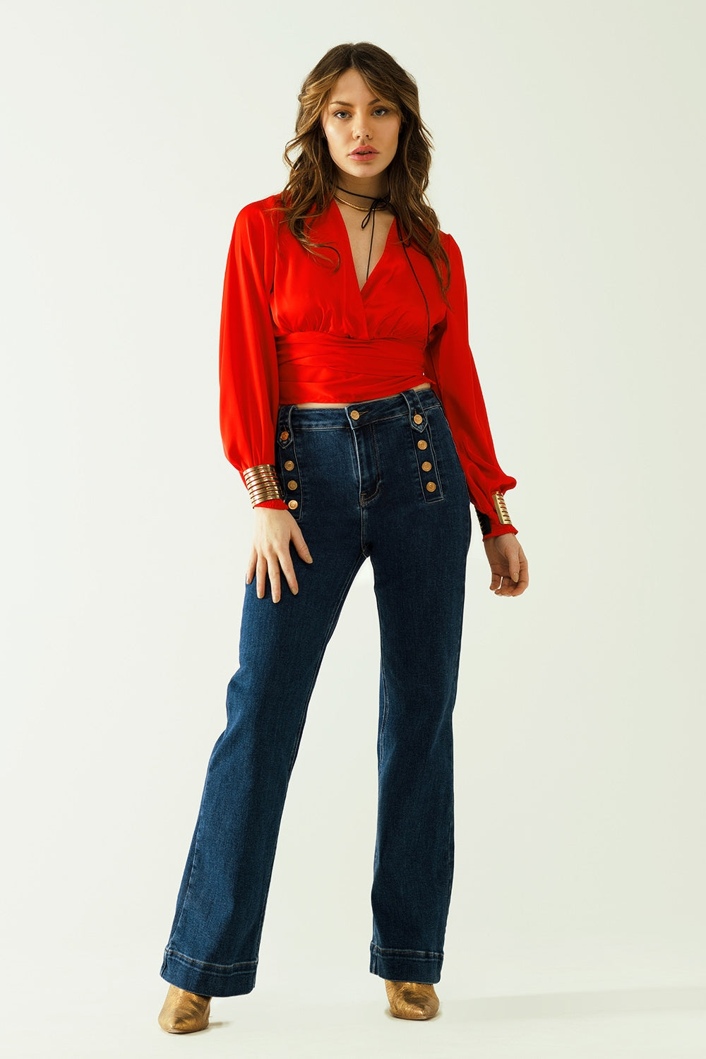 Top corto rojo con mangas largas y anchas Q2