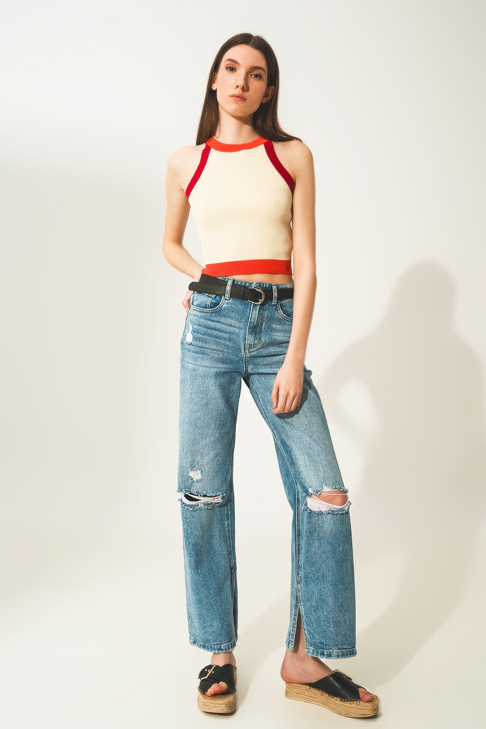 Top corto rojo sin mangas de canalé Q2