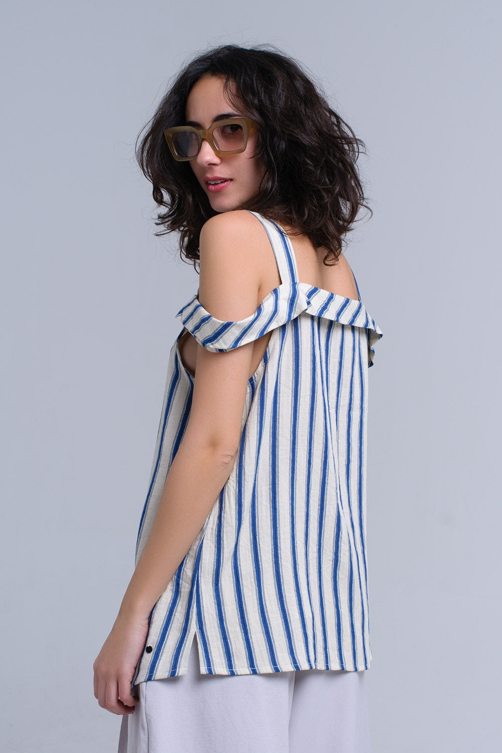 Top crema con rayas azules Q2