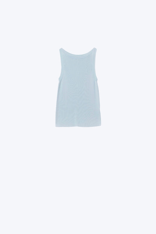 Q2 Top de canalé con cuello barco en azul bebé