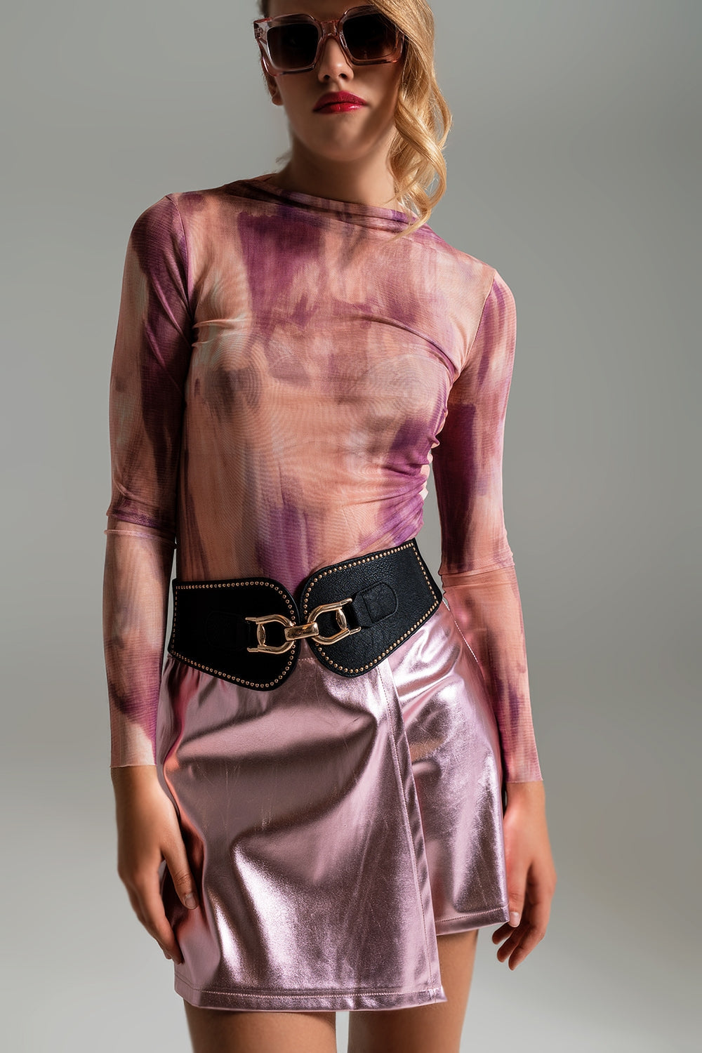 Top de malla fruncido en el lateral con estampado abstracto en rosa Q2