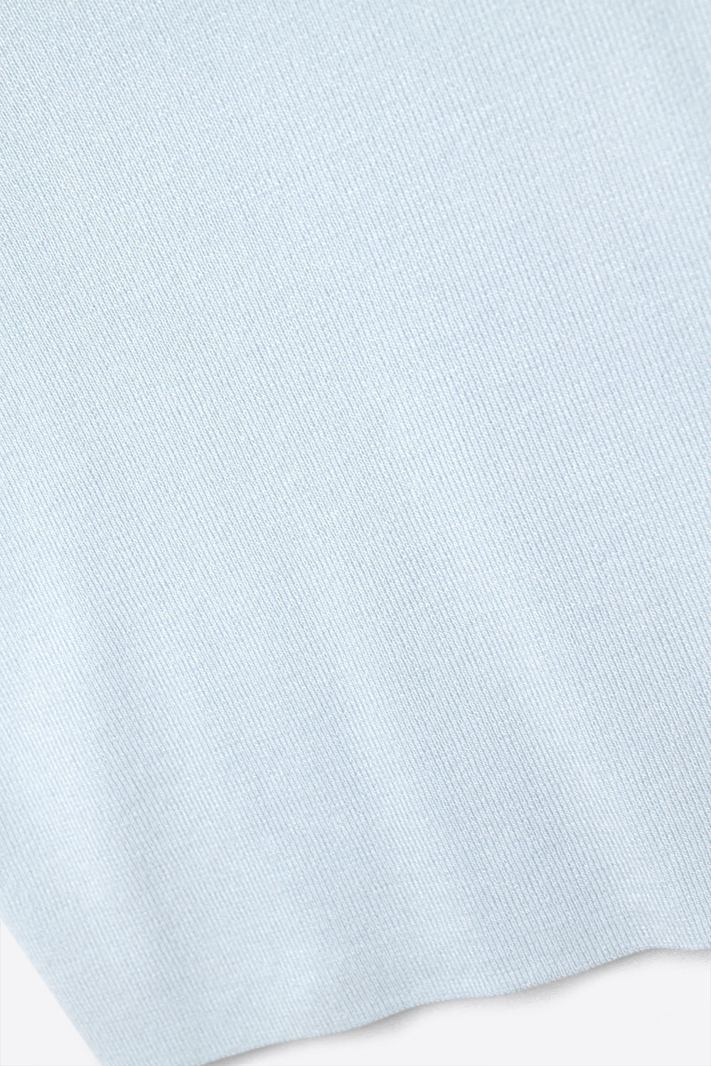 Top de punto acanalado azul bebé con cuello de pico y tirantes finos Q2