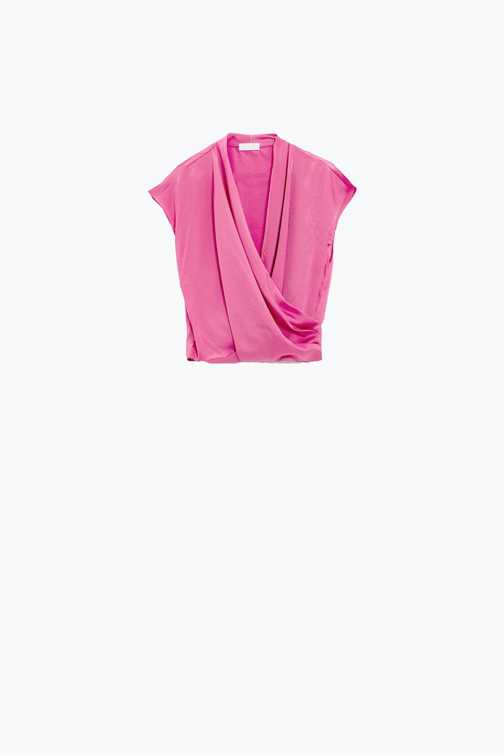 Top de seda fucsia cruzado con cuello de pico y mangas cortas Q2