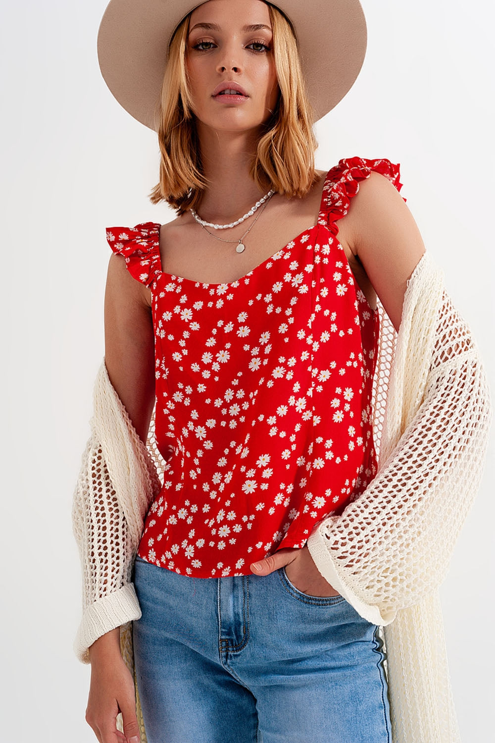 Top de tirantes finos con volantes y estampado rojo de florecitas Q2
