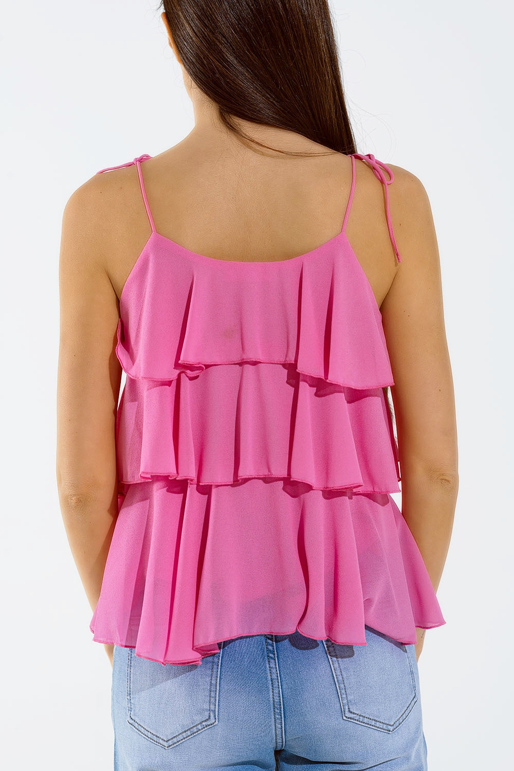 Top de volantes con tirantes finos en fucsia Q2