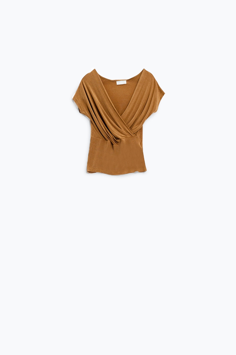 Top entallado con cuello de pico y mangas casquillo en beige Q2