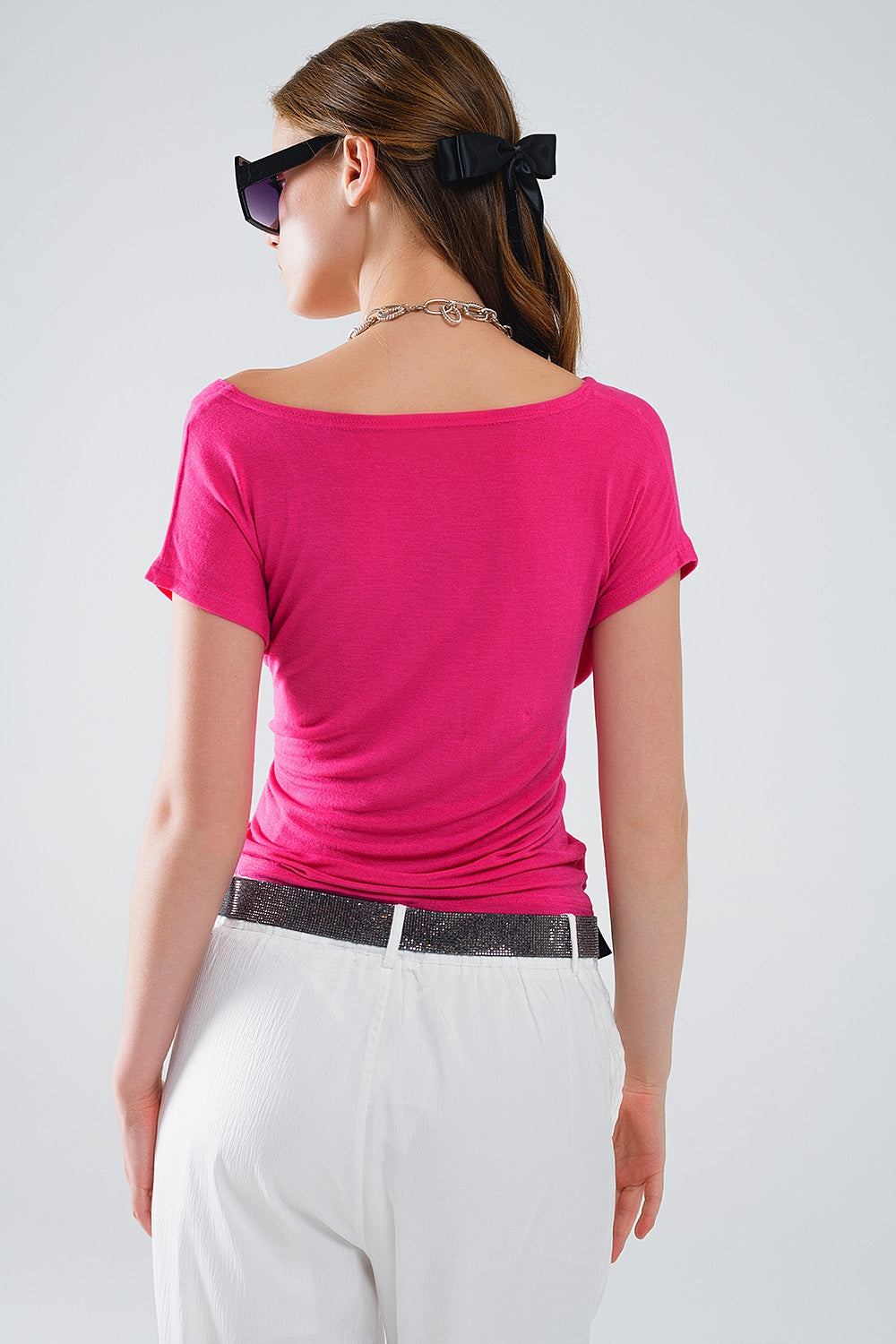 Top entallado con escote en V y mangas casquillo en fucsia Q2