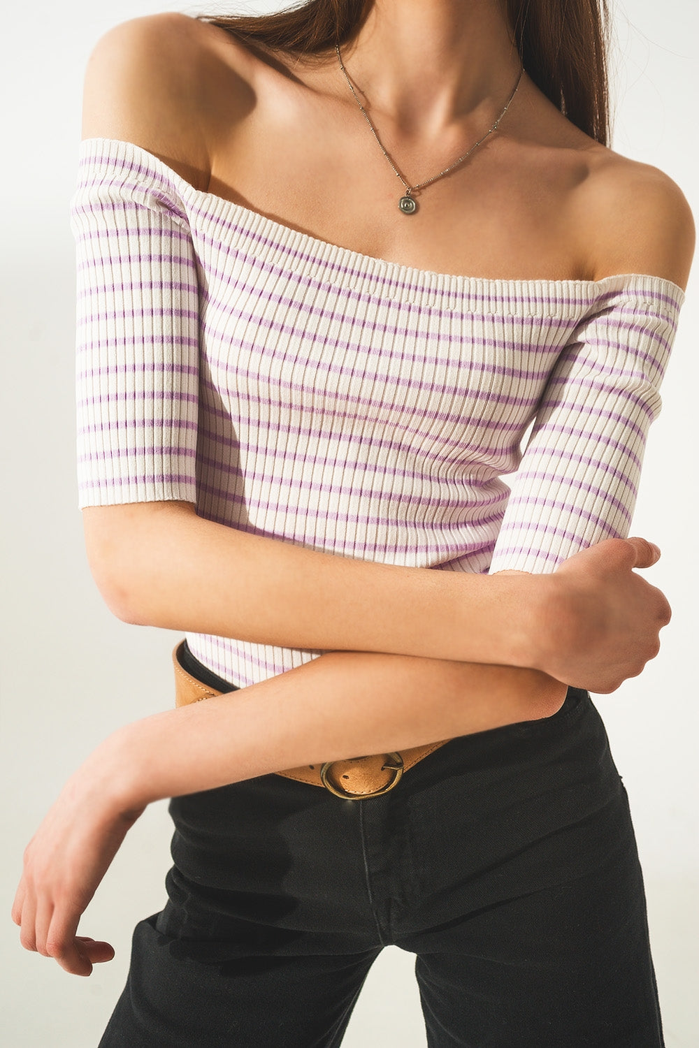 Top lila a rayas con escote Bardot Q2