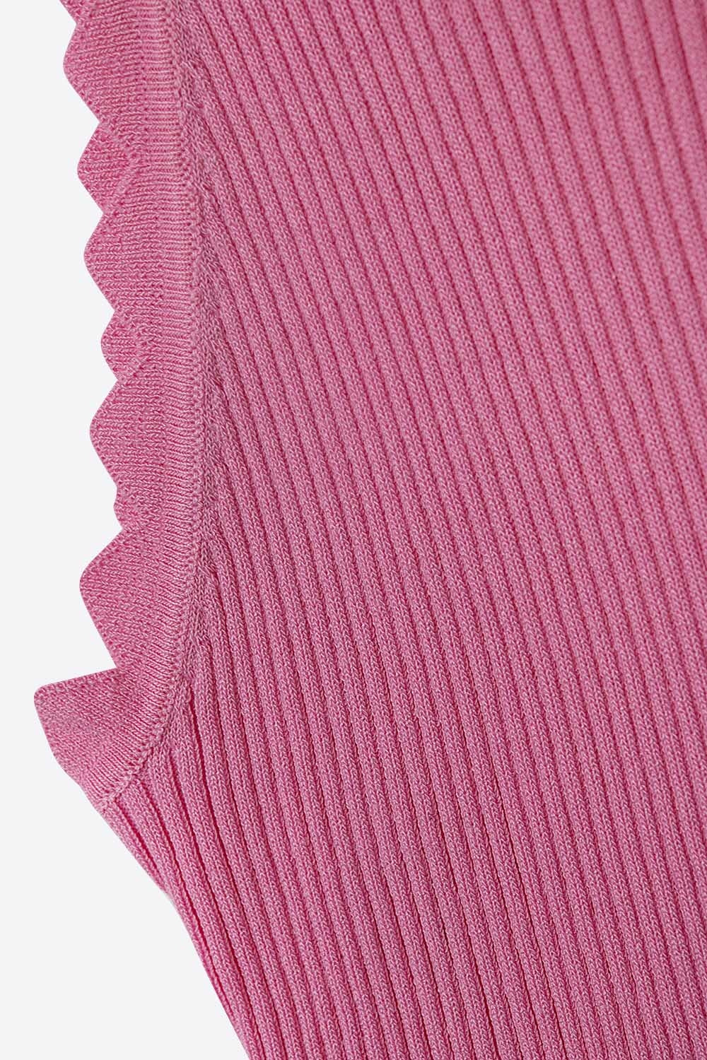 Top rosa sin mangas con detalles de ondas Q2