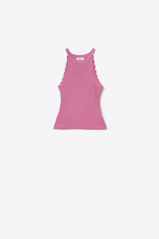 Q2 Top rosa sin mangas con detalles de ondas
