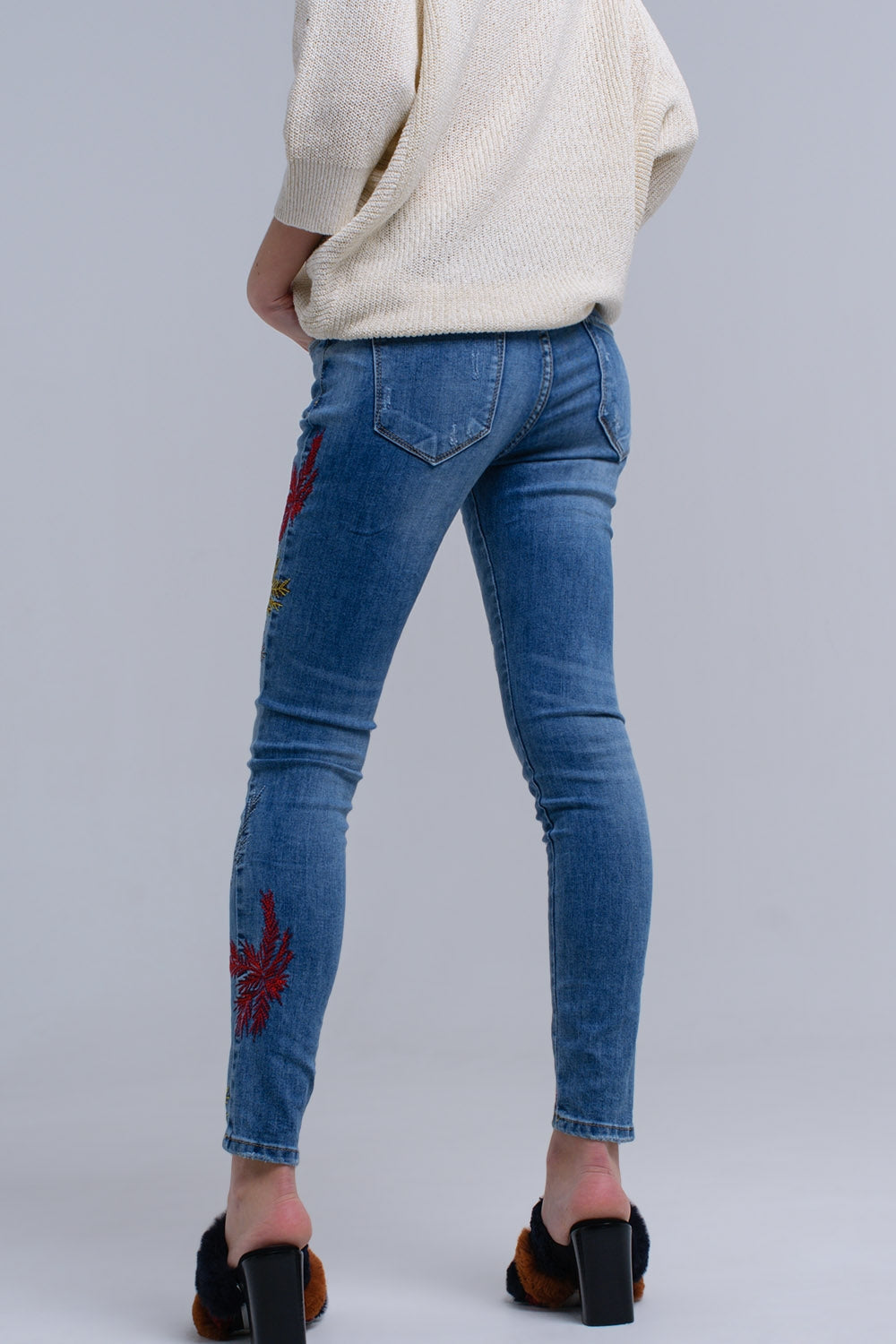 Vaquero skinny con bordados Q2