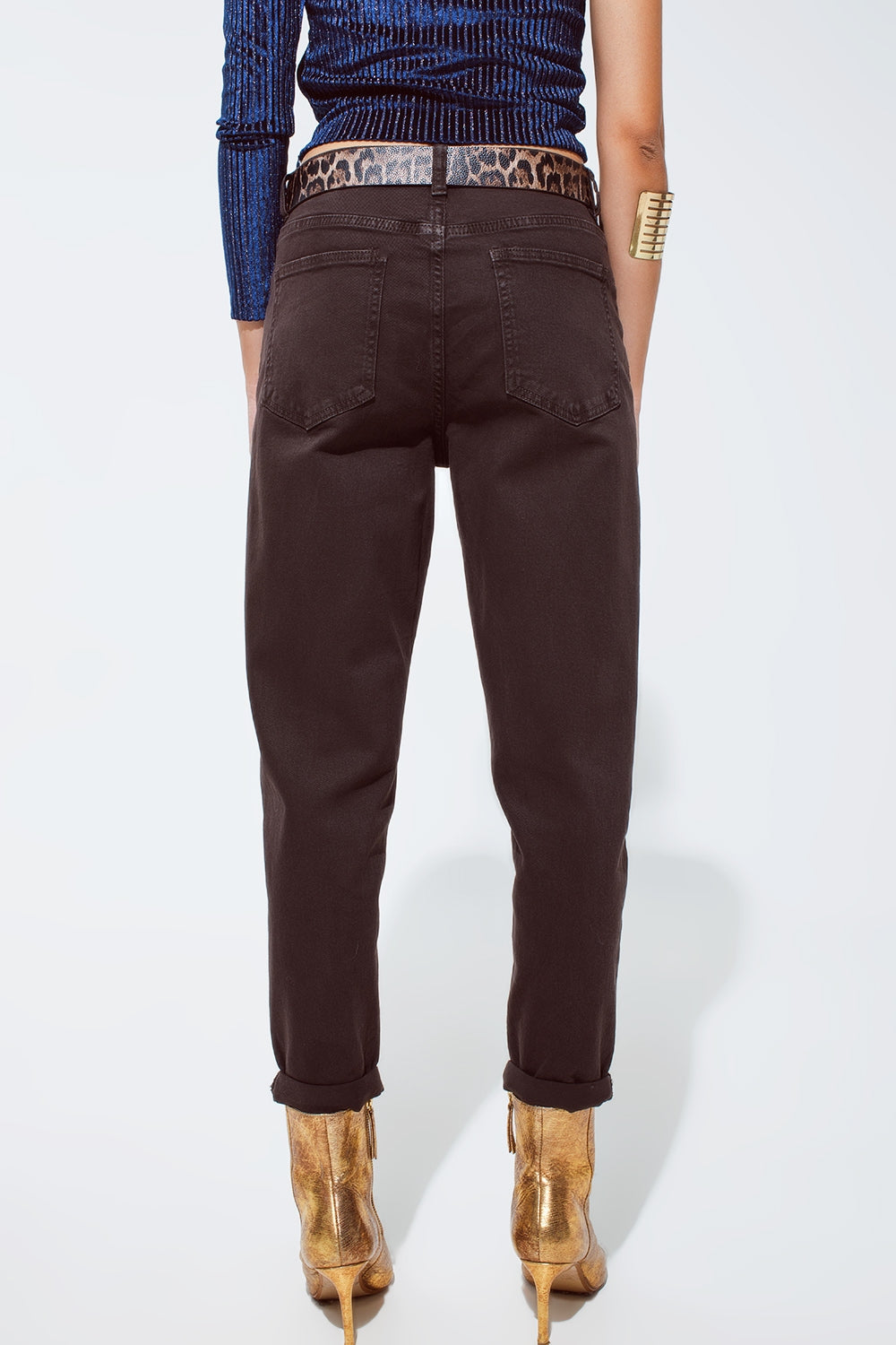 Vaquero slouchy de algodón de talle medio en marrón chocolate Q2