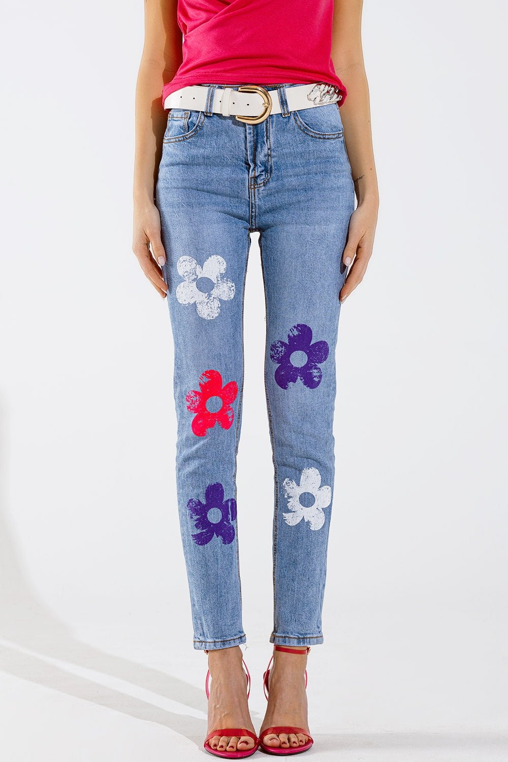 Q2 Vaqueros 5 bolsillos skinny con detalle de flores