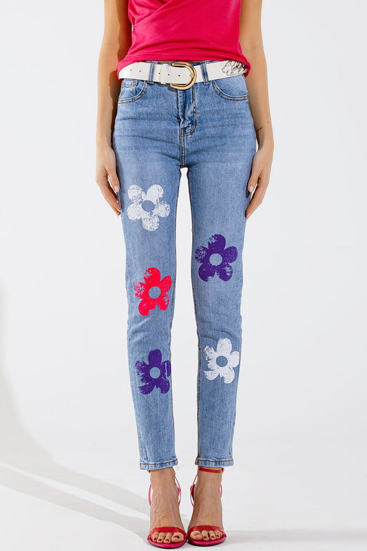 Q2 Vaqueros 5 bolsillos skinny con detalle de flores