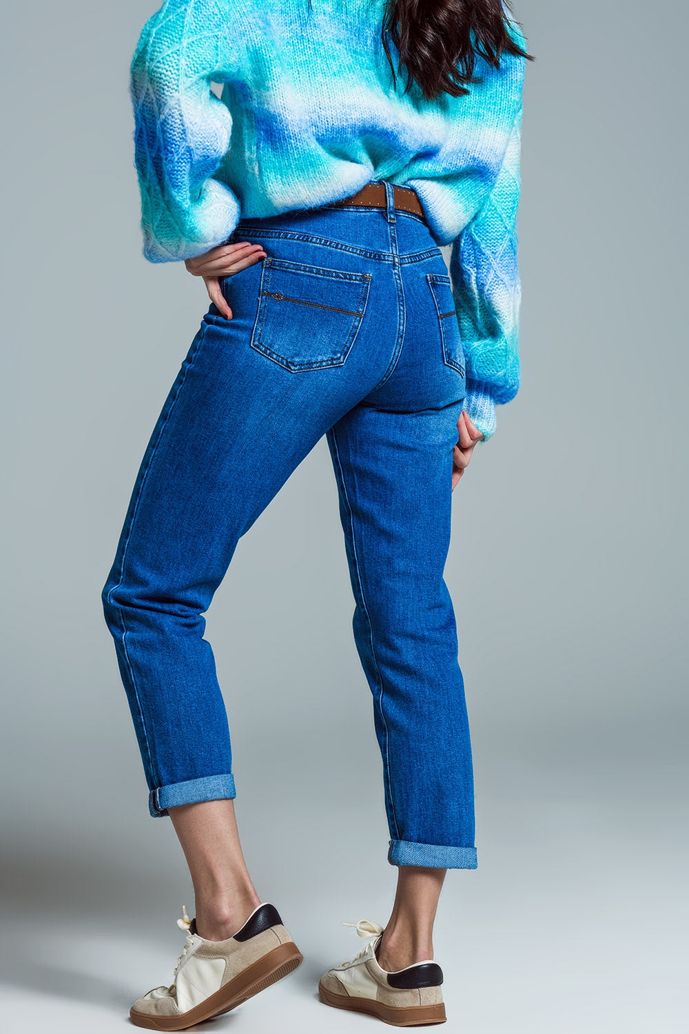 Vaqueros ajustados básicos de denim elástico en lavado medio Q2