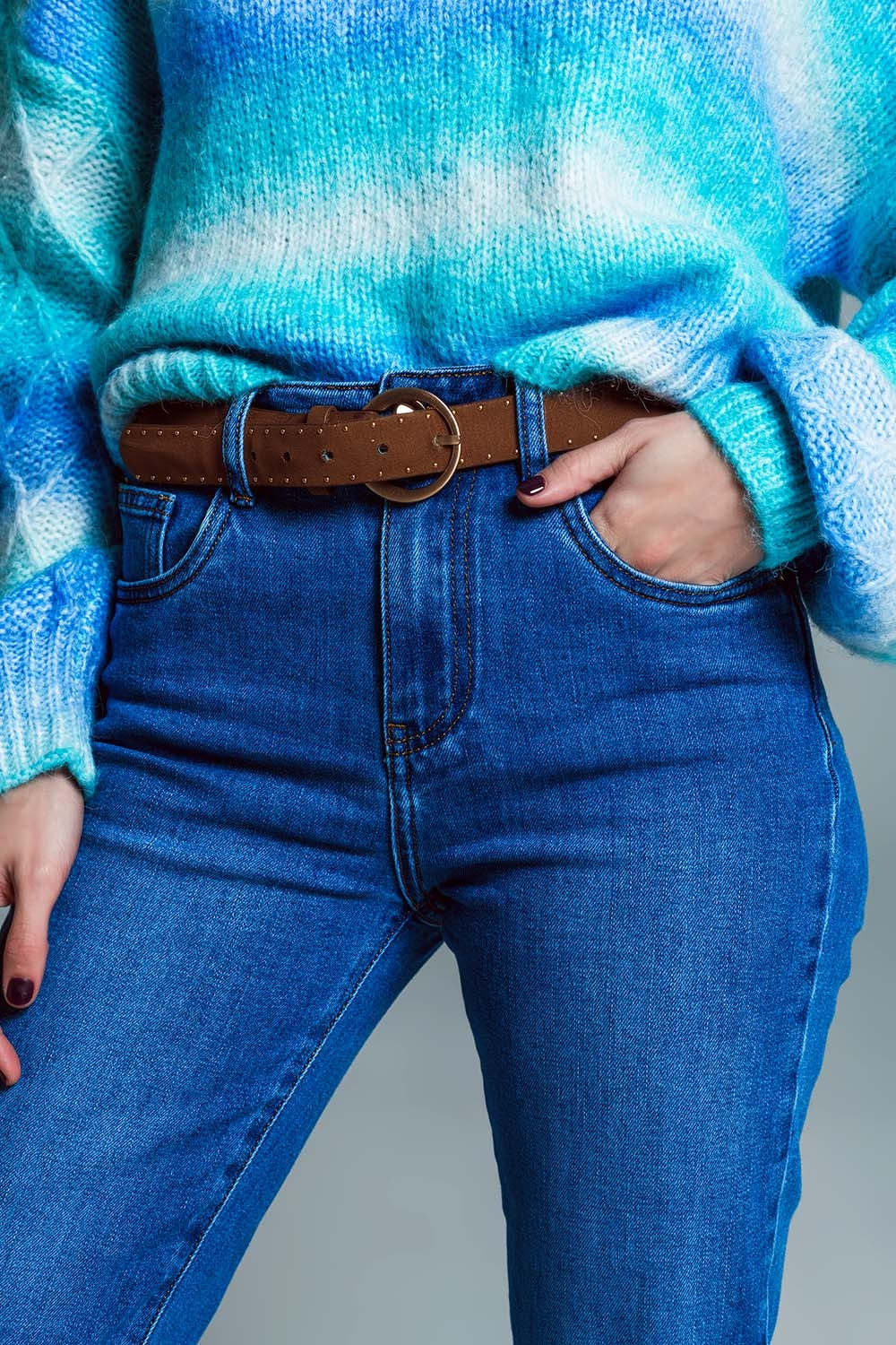 Vaqueros ajustados básicos de denim elástico en lavado medio Q2